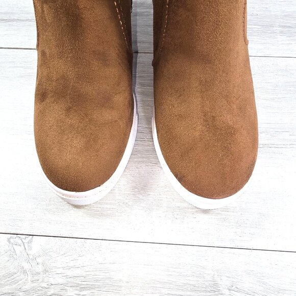 Womens Ankle Booties Sz 8.5 M Faux Suede Faux Fur Trim Wedge Heel Brown Tan - Picture 2 of 9